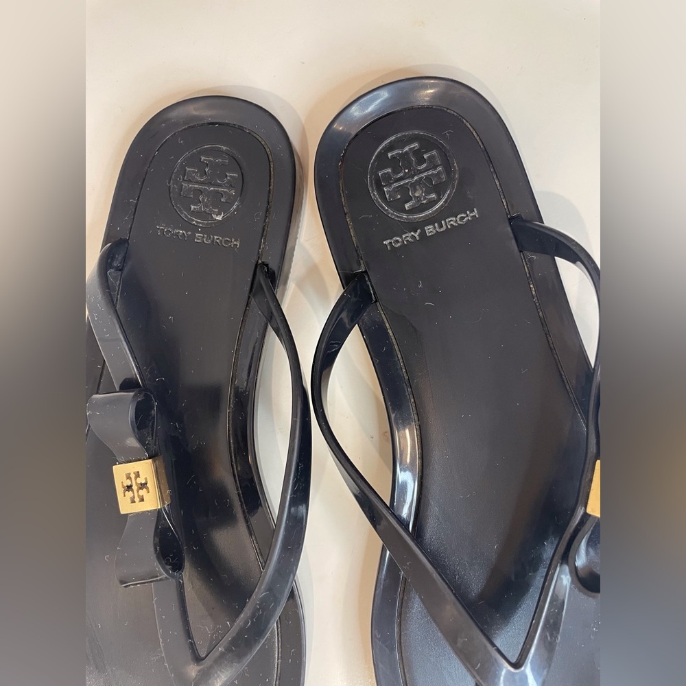 Tory Burch Women’s Jelly Black Minimalist Flip Flops Sandals Size 5.5/6 - Picture 3 of 10